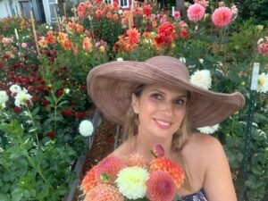 Santa Cruz U-Cut flowers at Dynomite Farm